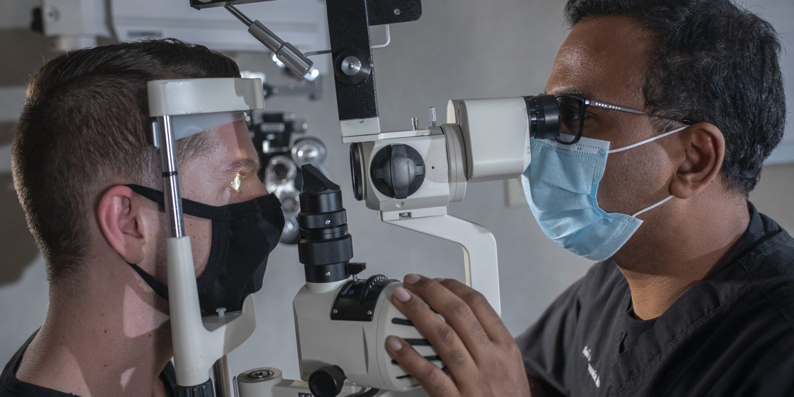 Dr. Sai Chavala performing a retina examination for urgent and complex retinal disease evaluation in Dallas